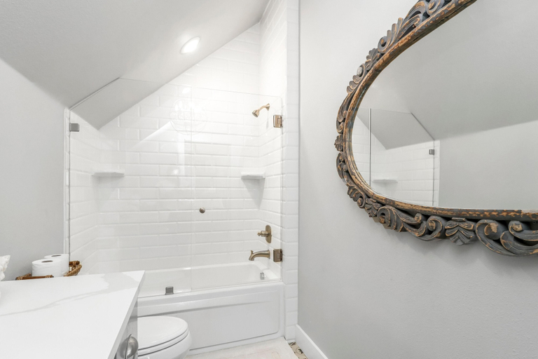 Bathroom 4, Sugar Sand Cottage A, Bay