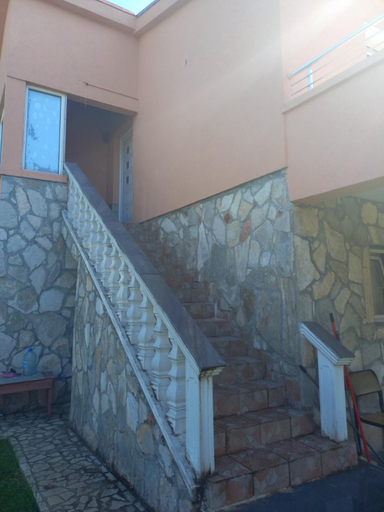 Others 4, Hostel Dragana