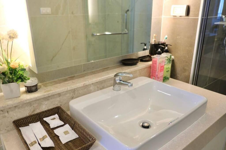 Bathroom 12