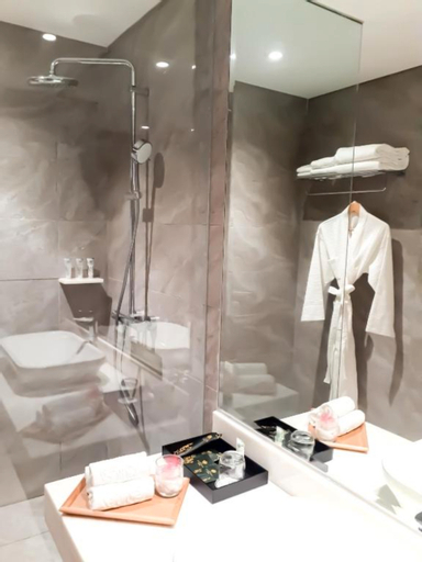 Bathroom 9