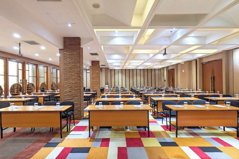 Business Facilities 27