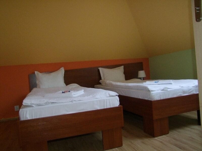 Bedroom 2, Pokoje Gościnne Warneńczyka 85A, Rzeszów City