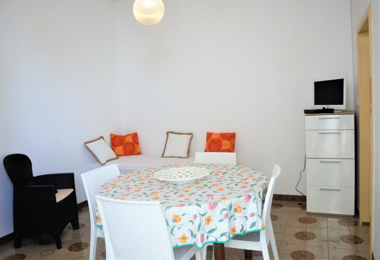 Facilities 5, Leca's House Appartamenti a 100m dal mare, Lecce