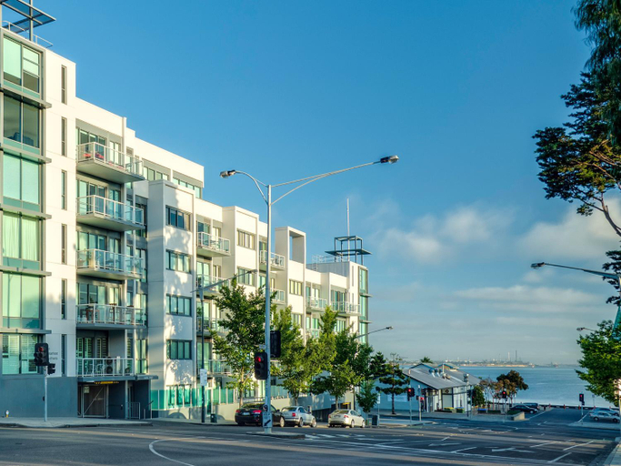 Others 4, Waterfront (Yarra St) by Gold Star Stays, Geelong
