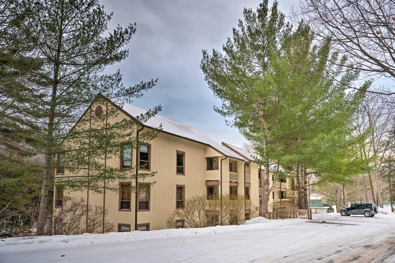 Riverfront Lincoln Condo 1 Mi to Loon Mountain!, Grafton