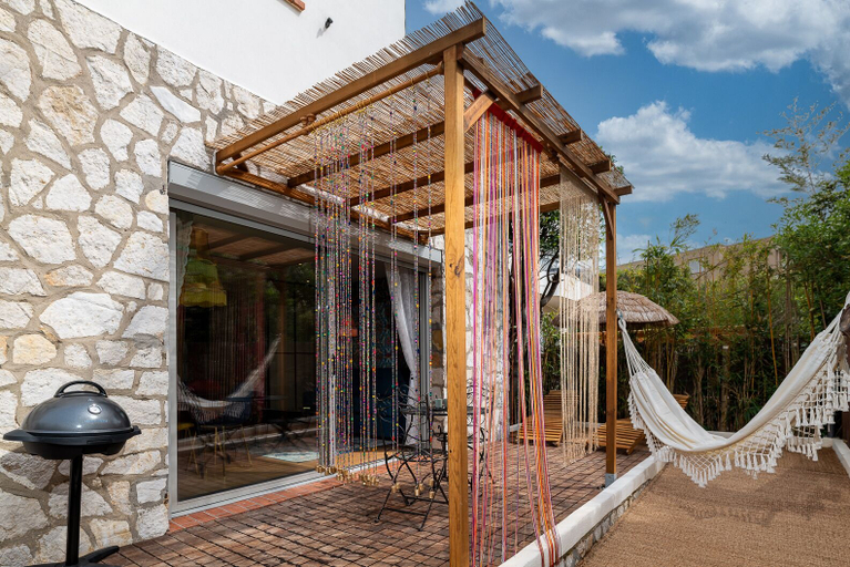Exterior & Views 2, Studio La Roulotte du Tzigane, Mandara Beach, Alpes-Maritimes