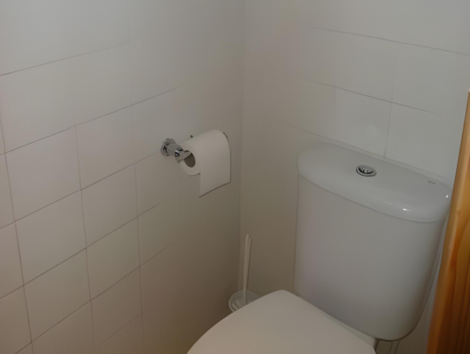 Bathroom 2, Bayliss Hall, Dorset