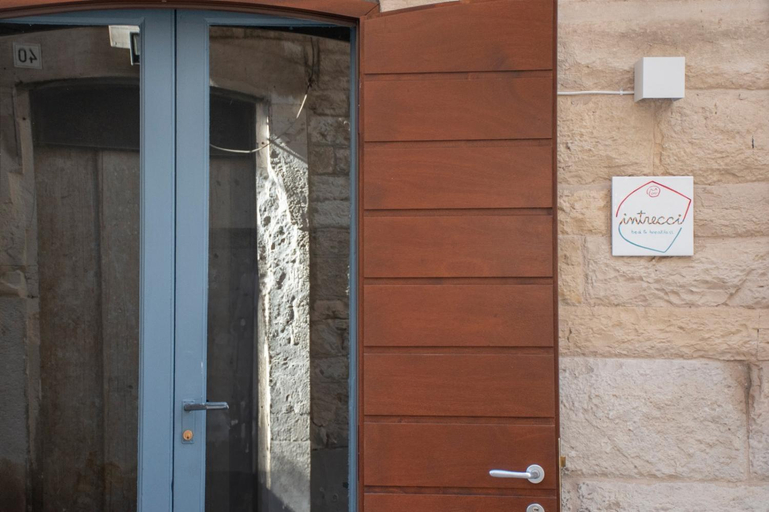 Others 5, Intrecci B&B, Bari