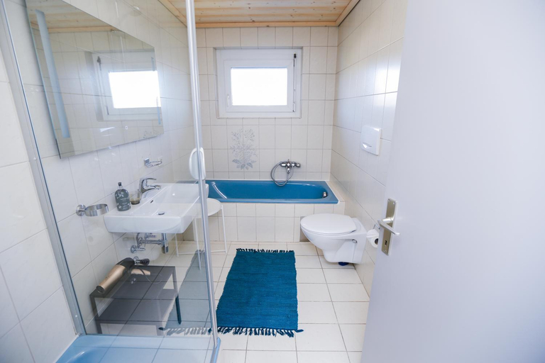 Bathroom, Wohnung OG KLIMATISIERT mit 3 Schlafzimmer in ruhiger Gegend, Feldkirch