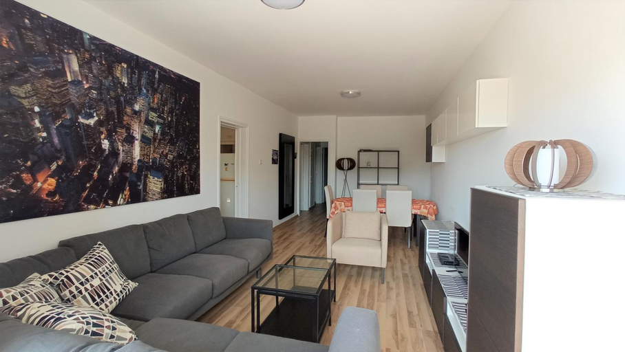 Others 3, 5 min to the Beach Holiday Shared Apartment - private ROOM in 3 bdr Apt, Larnaca