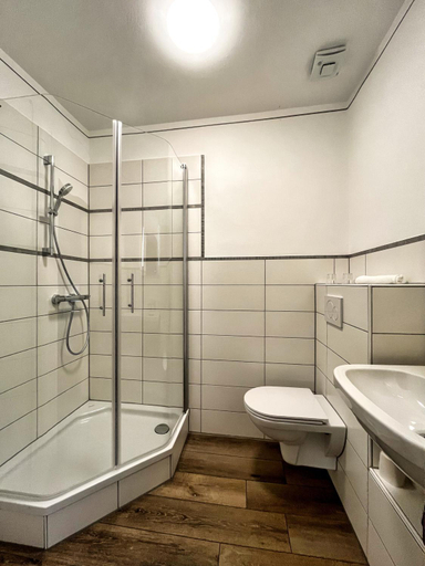 Bathroom, Kleines Bahnhofshotel (Gastezimmer), Lahn-Dill-Kreis