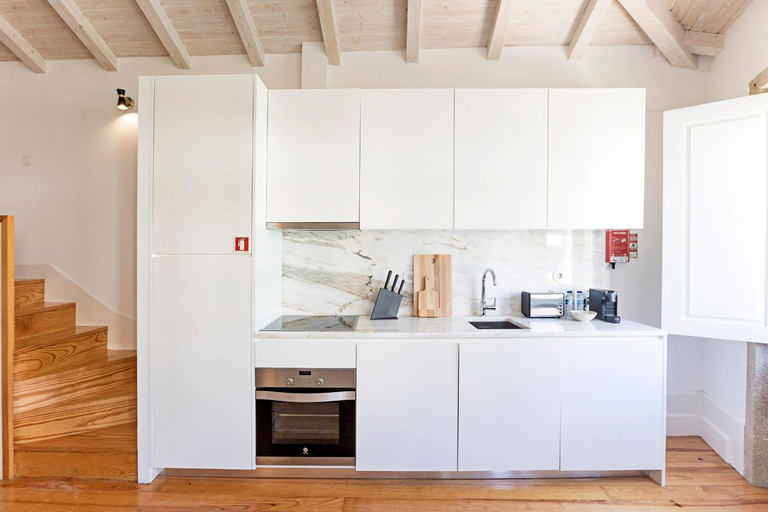 Others 2, D. Joao IV Apartments by LovelyStay, Porto