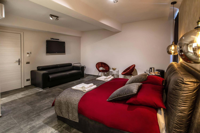 Bedroom 3, Black And White Suite, Rome