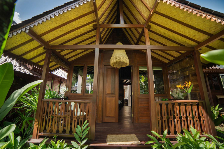 Exterior 11