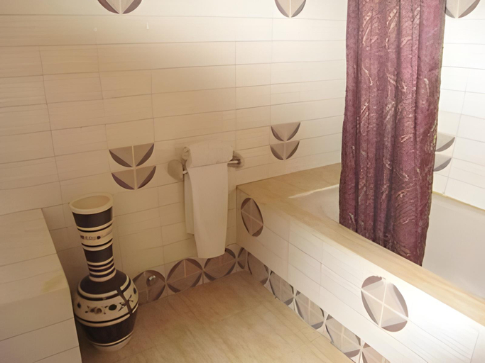 Bathroom 3, Hostal Real, Pontevedra