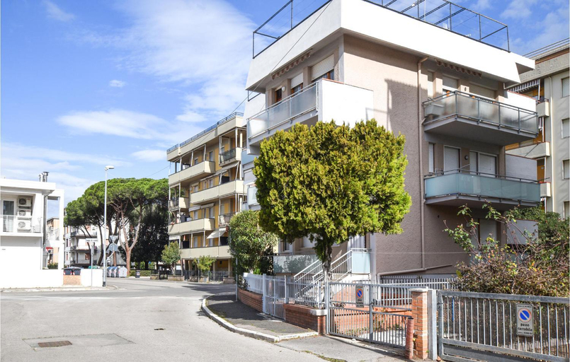 1 Bedroom Stunning Apartment In Follonica, Grosseto
