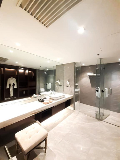 Bathroom 22