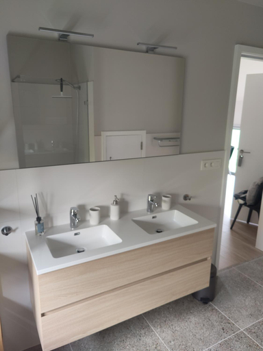 Bathroom 3, Akrenbos 101, Vlaams Brabant