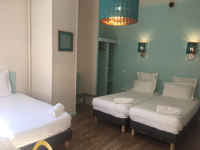 Others 5, Hotel Les Corps Saints, Vaucluse