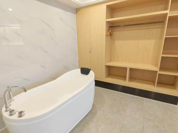 Bathroom 3, Kyriad Marvelous Hotel Jiujiang Duchang Pedestrian Street, Jiujiang