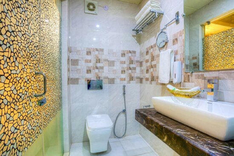 Bathroom 18