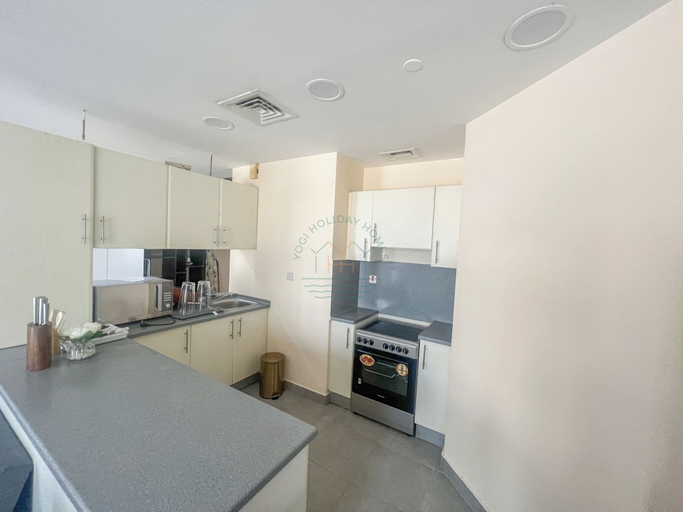 Others 4, Snug Studio With City Views, Perfect For Couples, Dubai