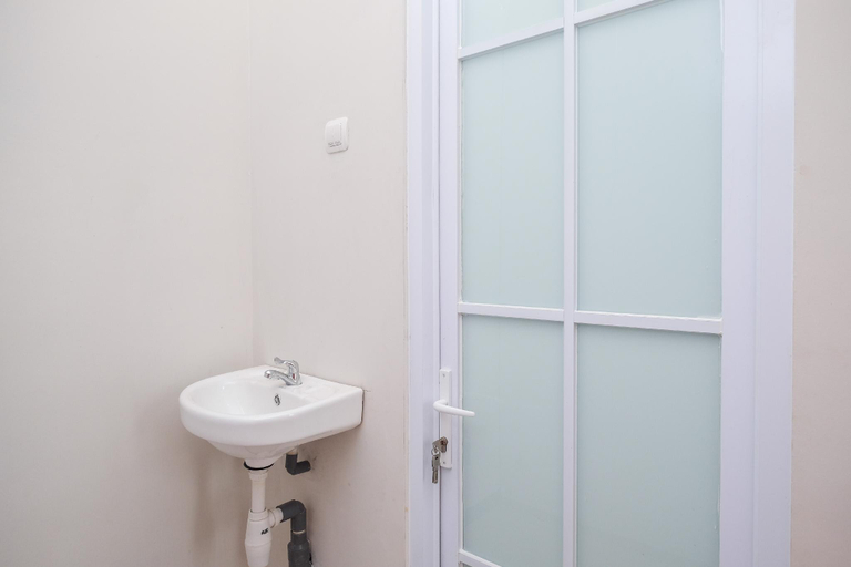 Bathroom 9