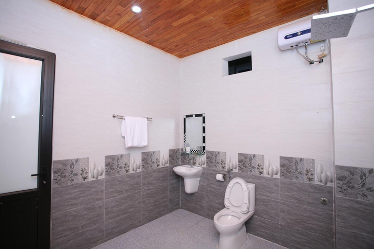 Bathroom 1, Sky Hotel, Bố Trạch