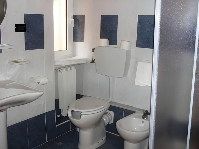 Bathroom 3, Albergo Boccadasse, Genova