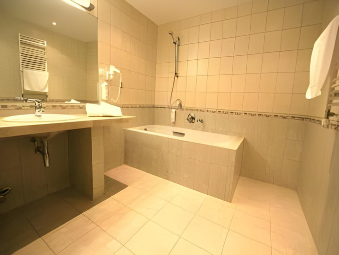 Bathroom 4, Hotel Verde, Koszalin City