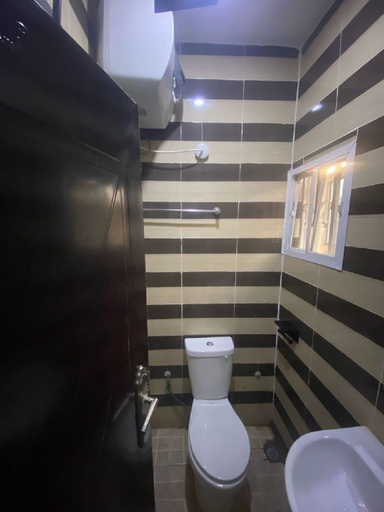 Bathroom, DE EMERITUS COURTYARD HOTEL, AbujaMun