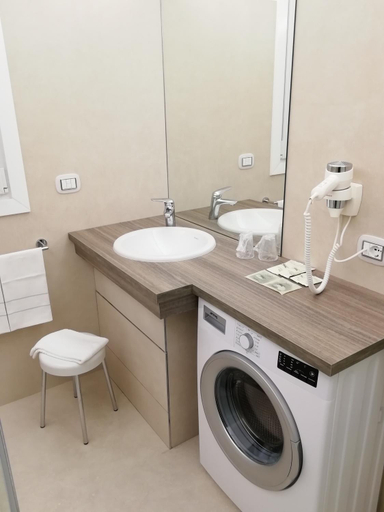 Bathroom 4, Delta Hotel, Milano