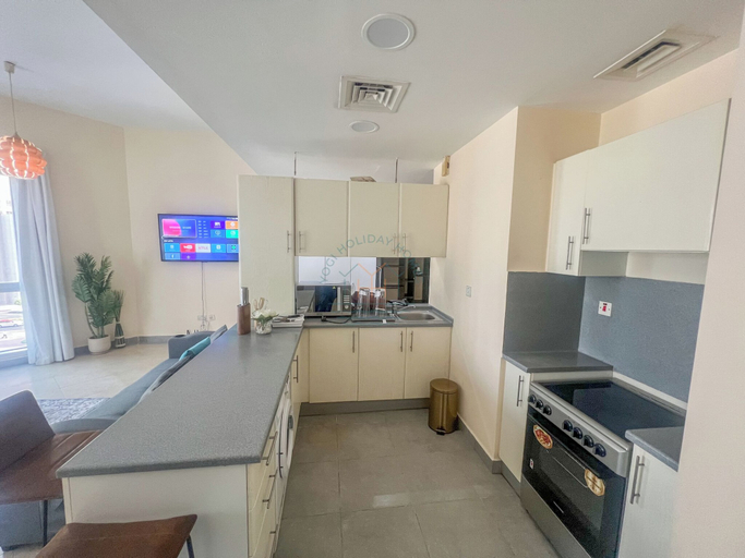 Others 3, Snug Studio With City Views, Perfect For Couples, Dubai