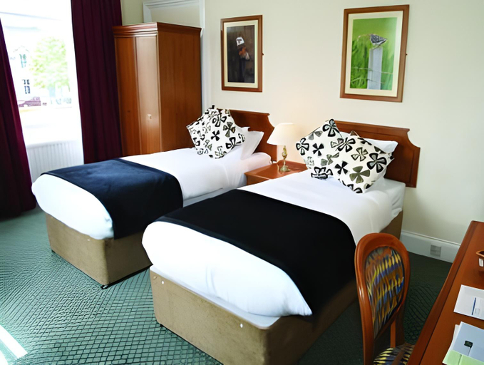 Bedroom 2, The Grant Arms Hotel, Highland