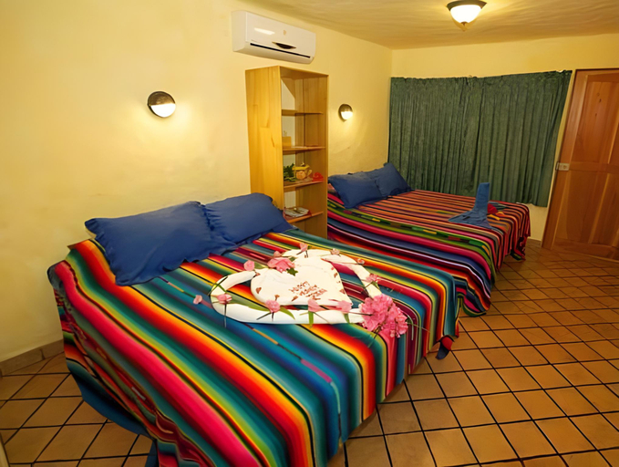 Bedroom 2, El Sano Banano Beachside Hotel, Puntarenas