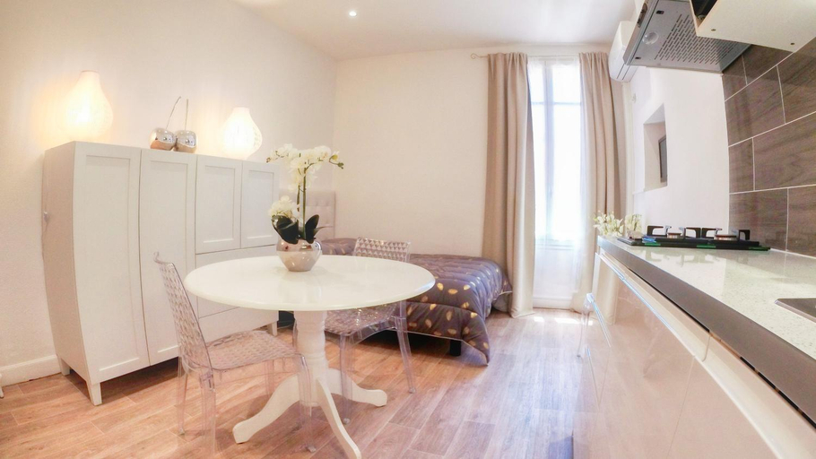 Others 4, Azur Meuble, Alpes-Maritimes