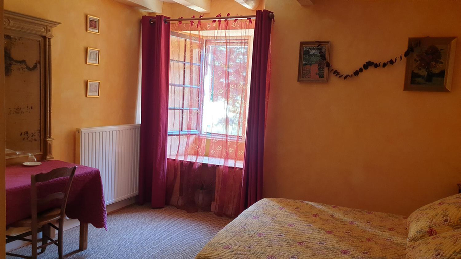 Others 5, La Maison pres du ruisseau Chambre jaune, Deux-Sèvres