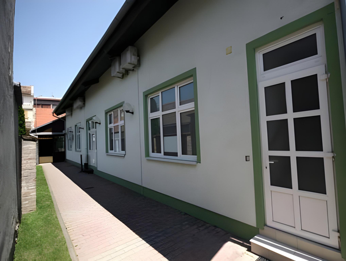 Others 4, Rooms Lisnic, Osijek