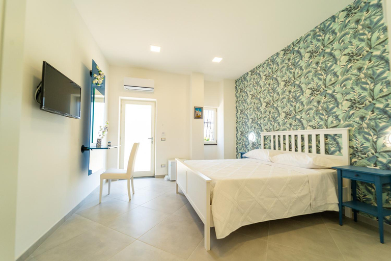 Others 5, Nientemale Residence Napoli, Napoli