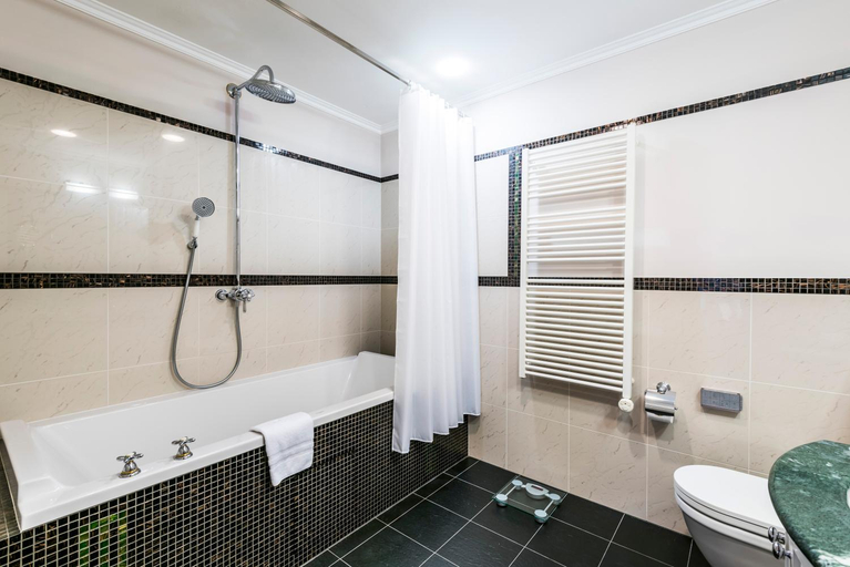 Bathroom 4, Golden Well, Praha 6