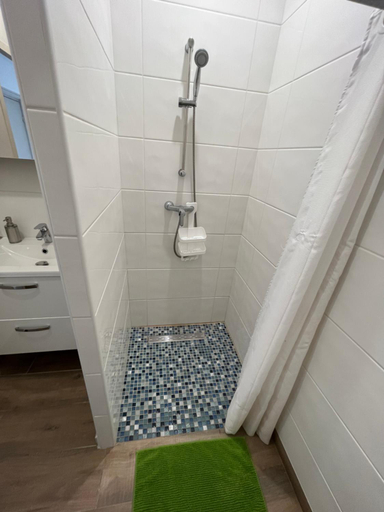 Bedroom 4, Appartement renove a 15 min de Lyon, Rhône