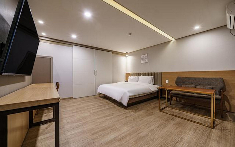 Bedroom 3, Geojedo Jangseungpo Hotel Pause, Geoje