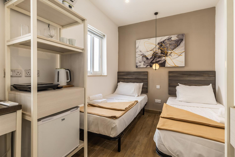 Others 4, Studio apartment with twin beds & kitchenette at the new Olo living 24, St Julian's