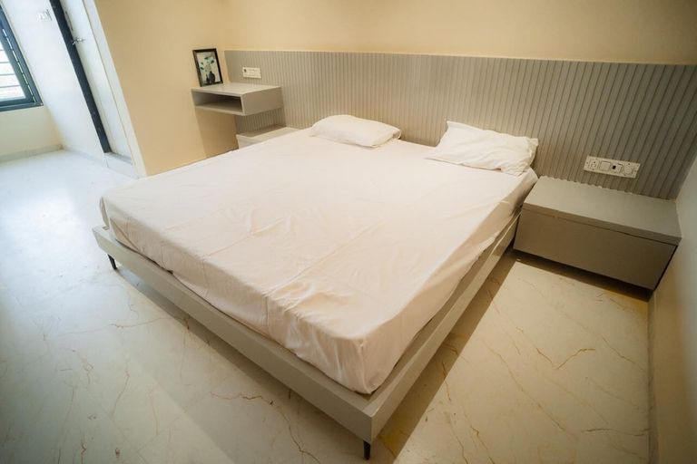 Bedroom 2, The Pramukh 2, Narmada