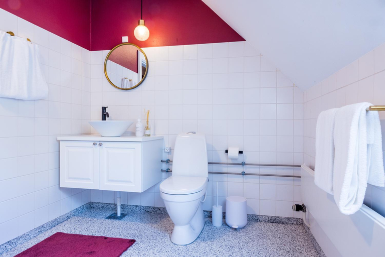 Bathroom 2, Gem Suites Holiday Apartments, Sønderborg