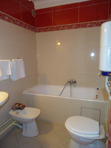 Bathroom 2, Hotel des Belges, Paris