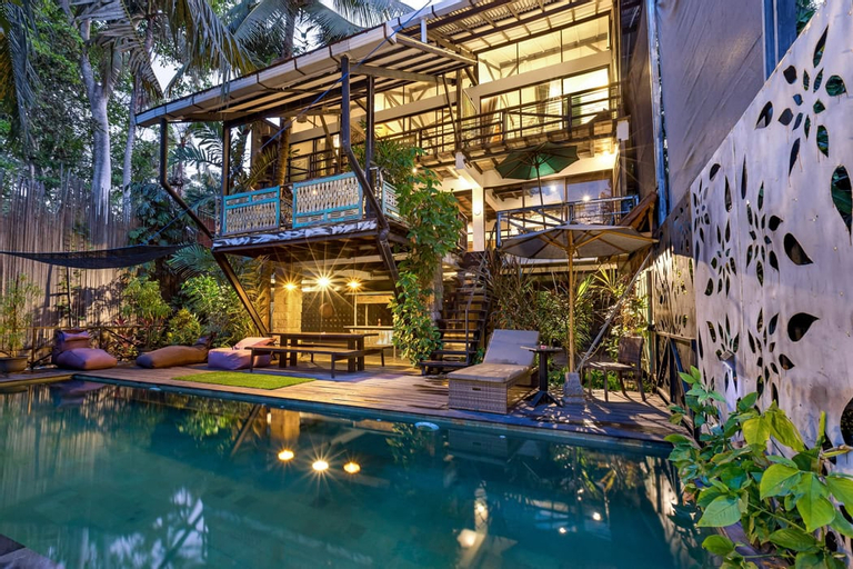 Singing River Front Villa, بالي