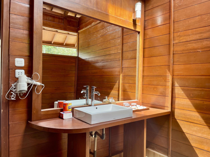 Bathroom 4, Leebong Island Resort, Belitung