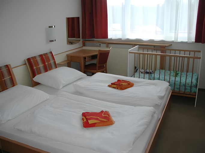 Bedroom 3, Hotel Lesna – Adult Friendly, Kežmarok