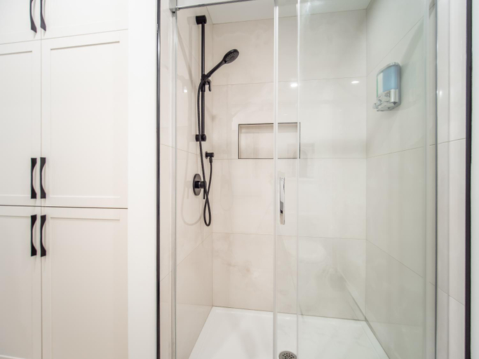 Bathroom 4, Le Caiman, Communauté-Urbaine-de-Québec